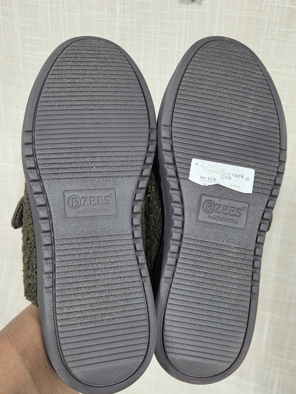 Life Stride Women's Olive Green Faux Shearling Slip-On with Buckle Size 6.5 . - Picture 4 of 12